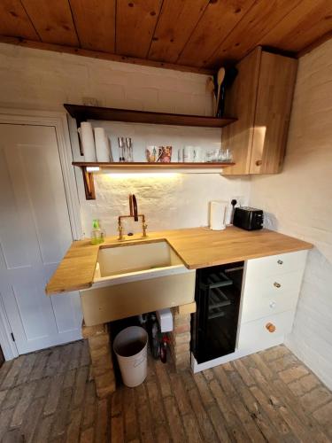 kök, The Lookout: Cosy Compact Cottage in Totland