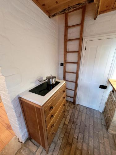 The Lookout: Cosy Compact Cottage in Totland