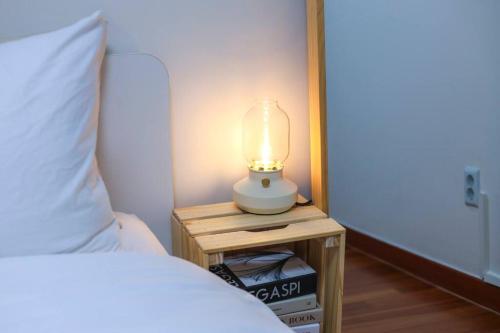 Hans - Hongik Station Exit 2 10min