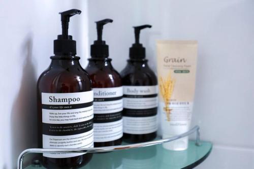 Hans - Hongik Station Exit 2 10min