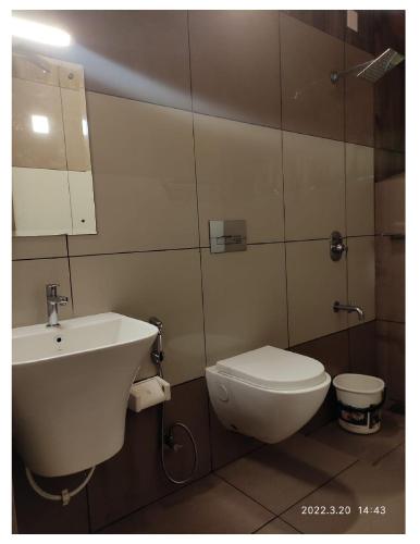 Standard Double Room image 2