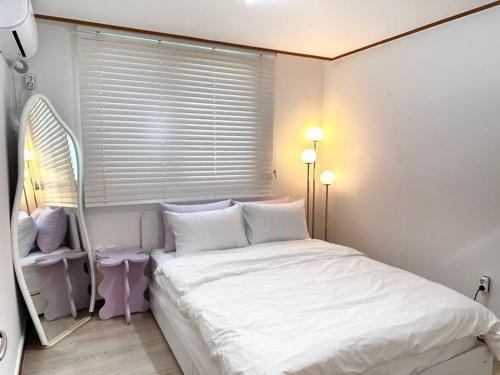 [New]Spellbinding House/ Hongik St. Exit2 10min