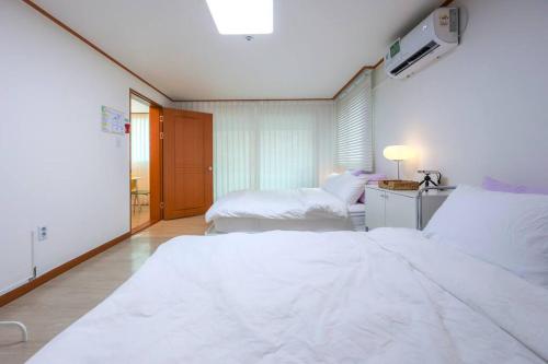 [New]Spellbinding House/ Hongik St. Exit2 10min