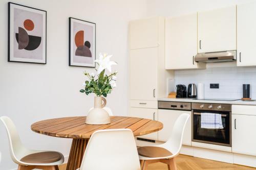 MyFlat - Bright Apartment near Central Station 1