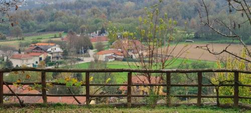 Villino Ca' Bianca, vicino ad ALBA, tre camere da letto, sollevatori aerei, intera proprietà