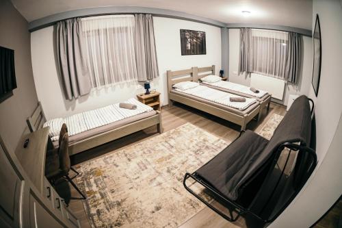 3 twin beds