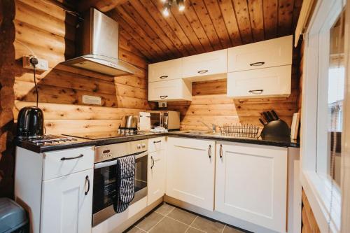 Rural Log Cabin in Snowdonia - 2 Bedrooms & Parking