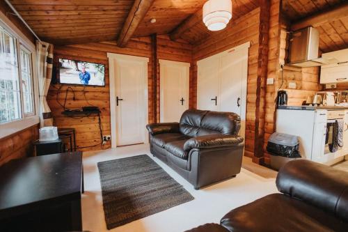 Rural Log Cabin in Snowdonia - 2 Bedrooms & Parking