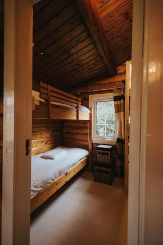 Rural Log Cabin in Snowdonia - 2 Bedrooms & Parking