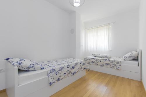 Comfort Two-Bedroom Apartment with Terrace - Ground Floor image 6