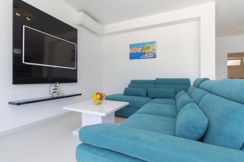 Comfort Two-Bedroom Apartment with Terrace - Ground Floor image 2