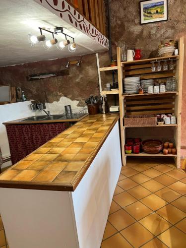 Kitchen, Chambres d'hotes Gite Saint Roch in Le Boulou