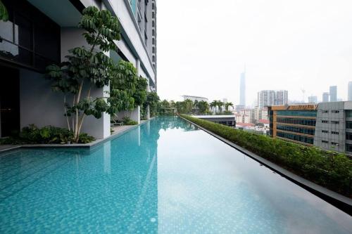 Tropical Night Beauty@Trion KLCity View|MRTFreeBus - image 11