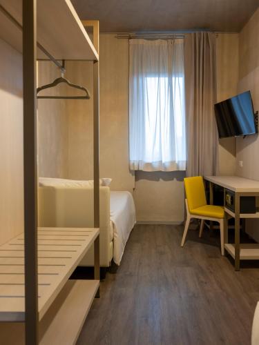 Hotel Embassy - image 14