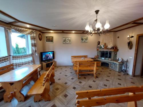 Utvendig, АртГір гостиннии двір in Mykulytsjyn