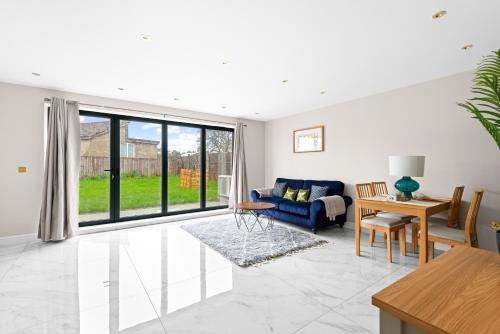 Stylish Sparkling Brand New 3 bed house