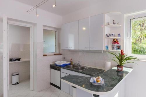 Apartment Rea - image 8