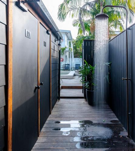 Chuveiro, Surf Inn Boutique Backpackers in Gold Coast