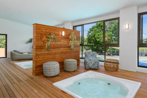 온수 욕조, San Lameer 3216 - 2 Bedroom Classic - 4 pax - San Lameer Rental Agency in 사우스브룸