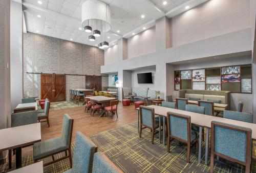 Lobby, Hampton Inn By Hilton & Suites-Dallas Allen in Allen