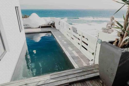 Shangri La in Misty Cliffs