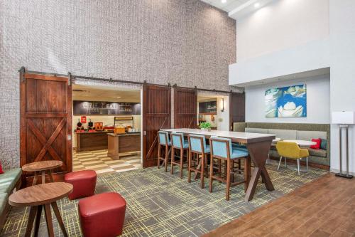 Hampton Inn & Suites Dallas-Allen, Аллен (фото 10)