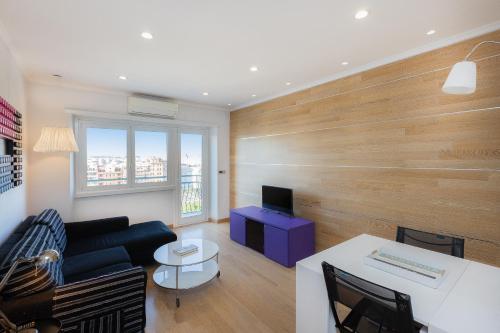 Piramide view by Rental in Rome, Рим