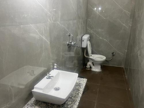Family Room image 3