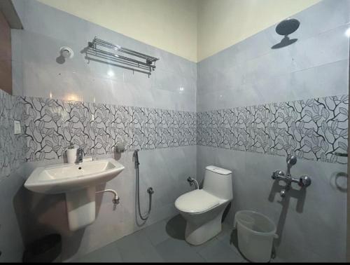 Standard Double Room image 5