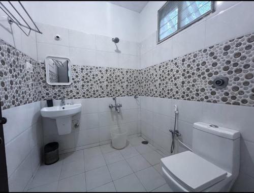 Standard Double Room image 10