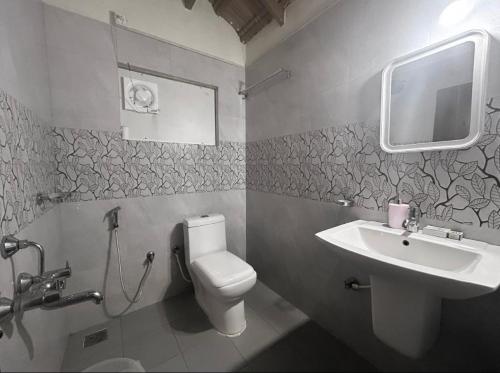 Deluxe Family Room image 10