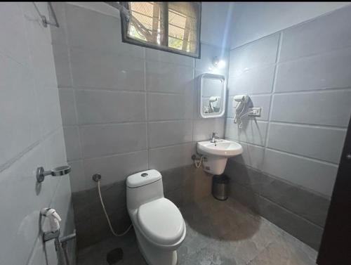 Deluxe Family Room image 9