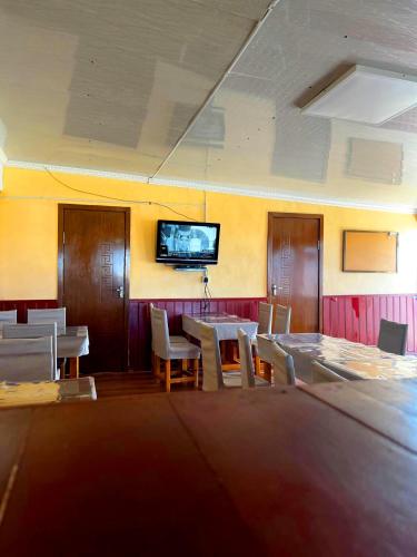 Restaurant, MONKHSUURI GUESTHOUSE in Kharkhorin