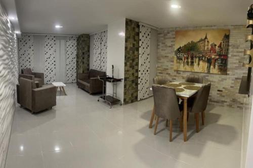Lujoso y amplio apartamento con parqueadero gratuito