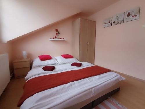 2 twin beds