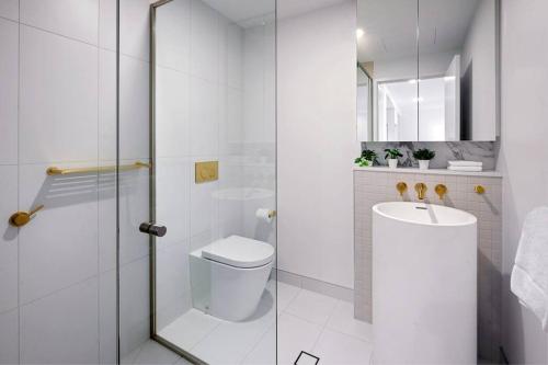 Chic 1BR1B w BBQ, GYM, walk to Box Hill Central