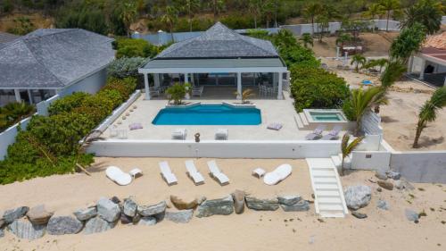 La Perla Estate - 7 BR Luxury Beachfront Villa with utmost privacy