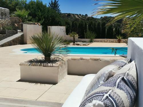 CORTIJO PENNYMARIA Poolside Apartment near Montefrio with stunning views