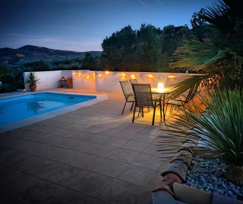 CORTIJO PENNYMARIA Poolside Apartment near Montefrio with stunning views