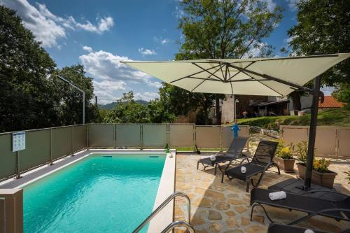 Rustic villa Casa Mavretici with pool in Motovun