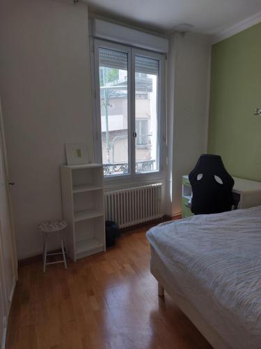 Chambre de 15 m2 dans un appartement de 3 pièces - Pension de famille - Paris