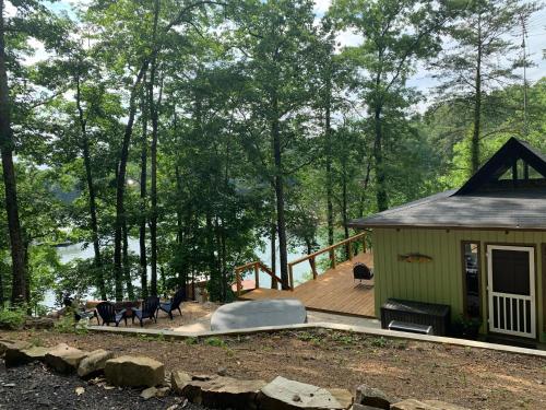 Haley’s Point Lakeside Retreat