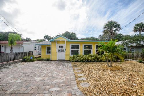 New Smyrna Beach Home Less Than 1 Mi to BeachandFlagler Ave in New Smyrna Beach, USA