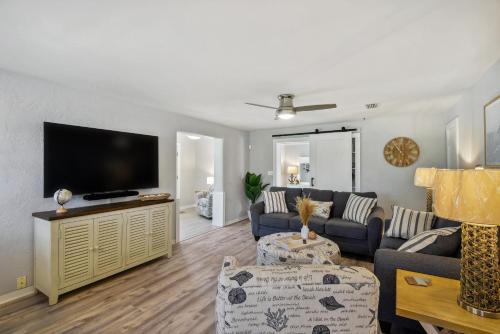 New Smyrna Beach Home Less Than 1 Mi to BeachandFlagler Ave in New Smyrna Beach, USA