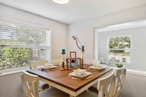 New Smyrna Beach Home Less Than 1 Mi to BeachandFlagler Ave in New Smyrna Beach, USA