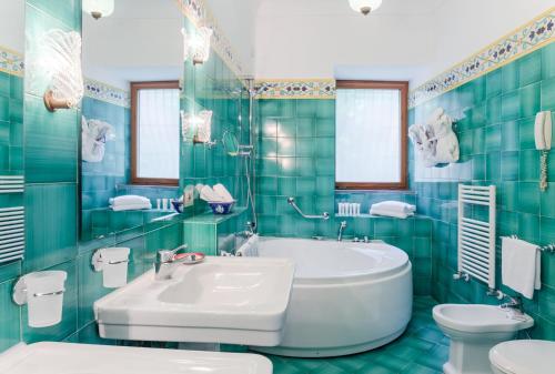 room detail thumbnail 2