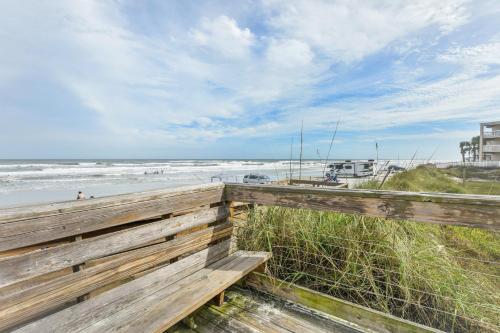New Smyrna Beach Hideaway Less Than 1 Mi to Beach! in New Smyrna Beach, USA