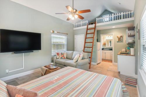 New Smyrna Beach Hideaway Less Than 1 Mi to Beach! in New Smyrna Beach, USA