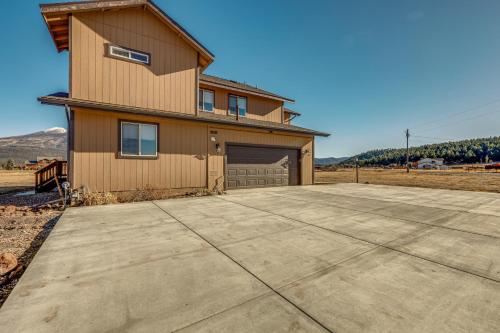 Spacious Flagstaff Home with Private Hot Tub and Deck!