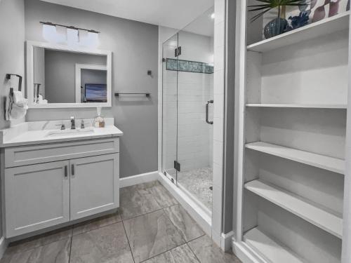 Nifty Shades Of Gray Home - image 2